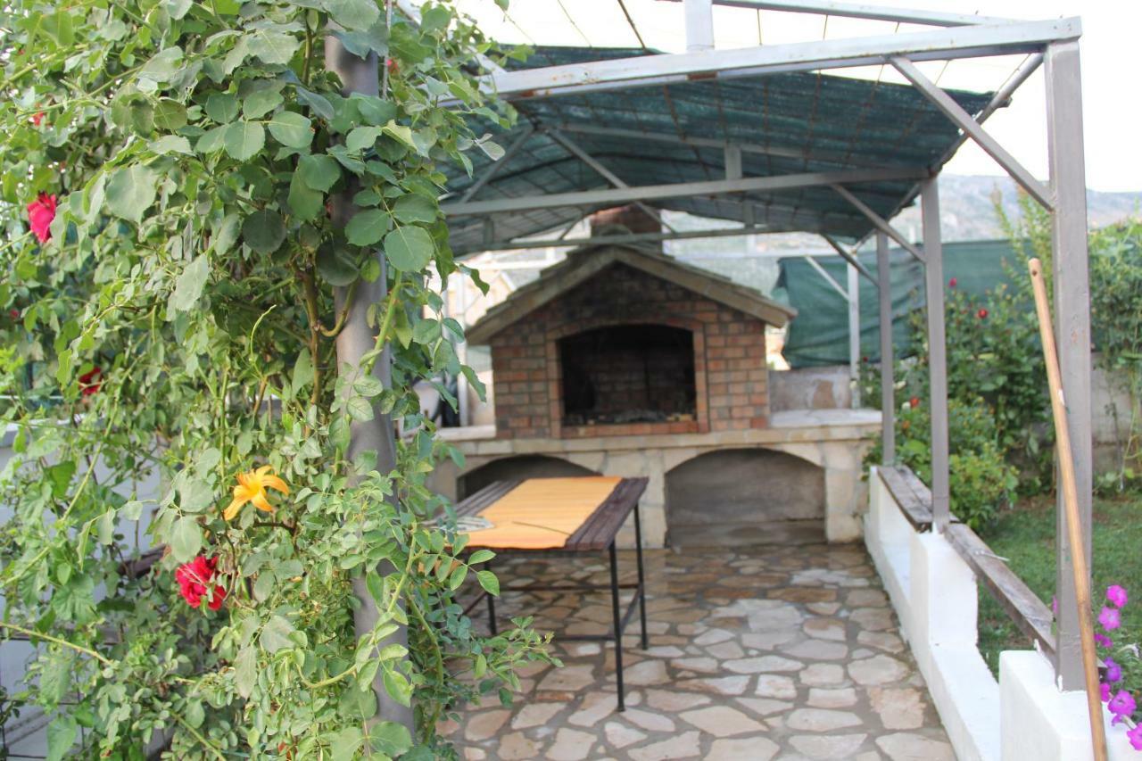 Holiday Home Flora Mostar Exterior foto